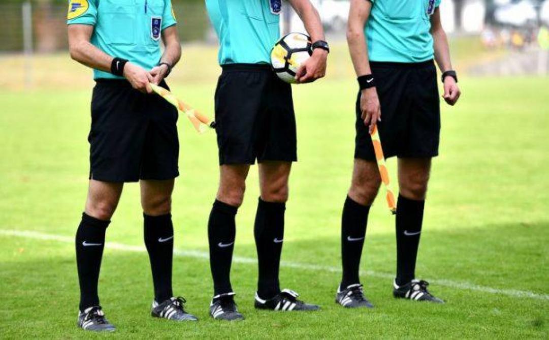 Chaussure arbitre football store